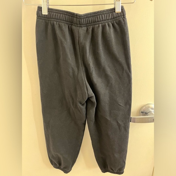 GAP x Disney Kids Mickey Bundle Sweatpants Size 6-7 + Winter Beanie Grogu Size L - Picture 7 of 10